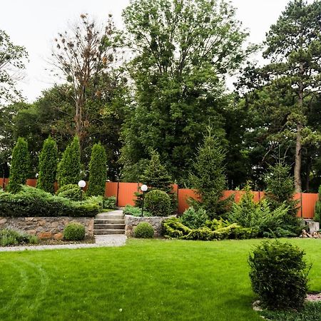 Golden Park Apartments Умань Экстерьер фото