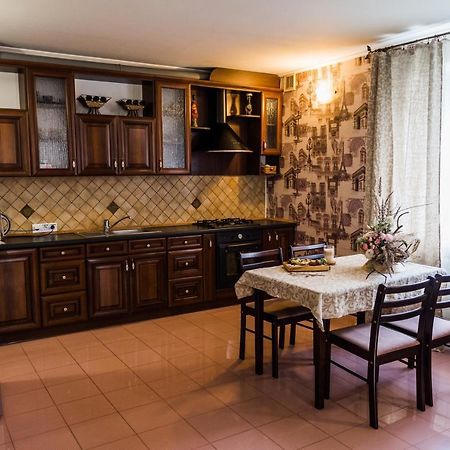 Golden Park Apartments Умань Экстерьер фото