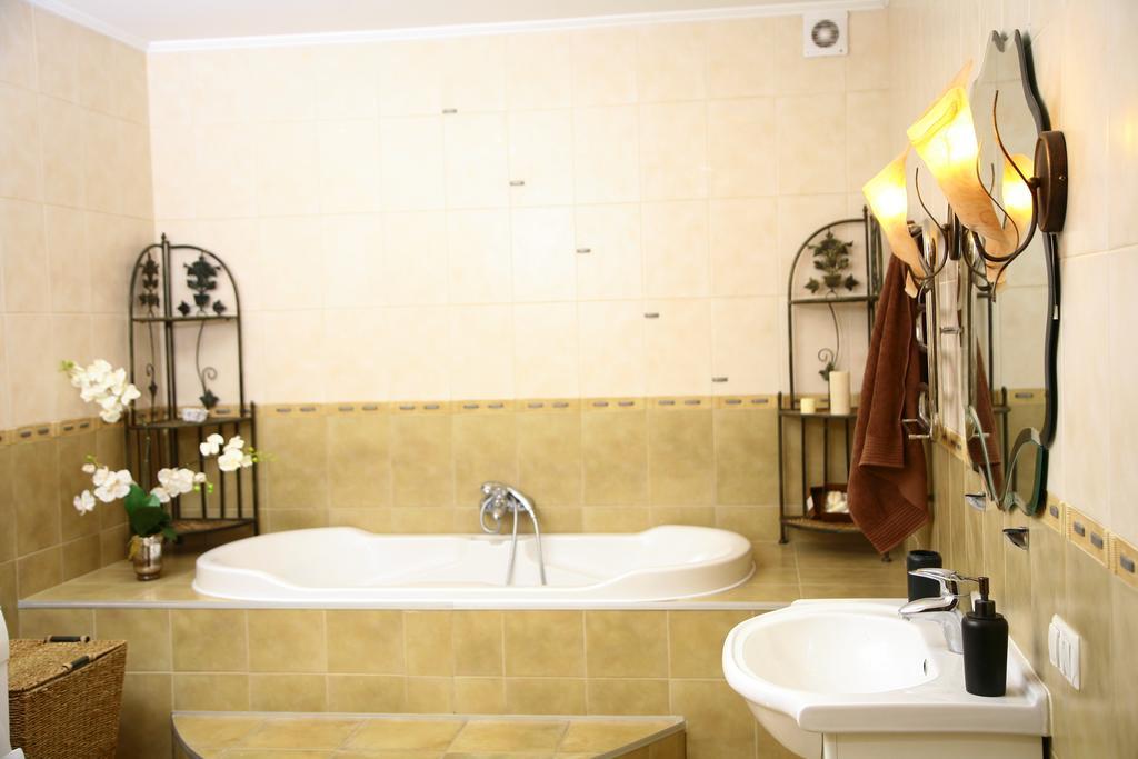 Golden Park Apartments Умань Экстерьер фото