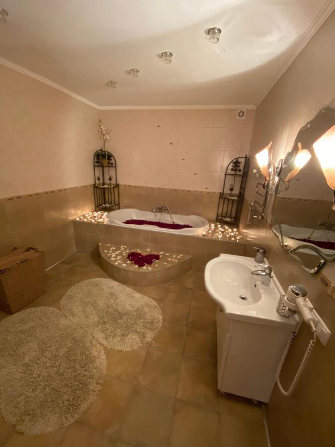 Golden Park Apartments Умань Экстерьер фото
